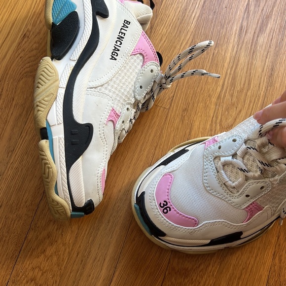 Balenciaga Triple S sneakers - Picture 4 of 7